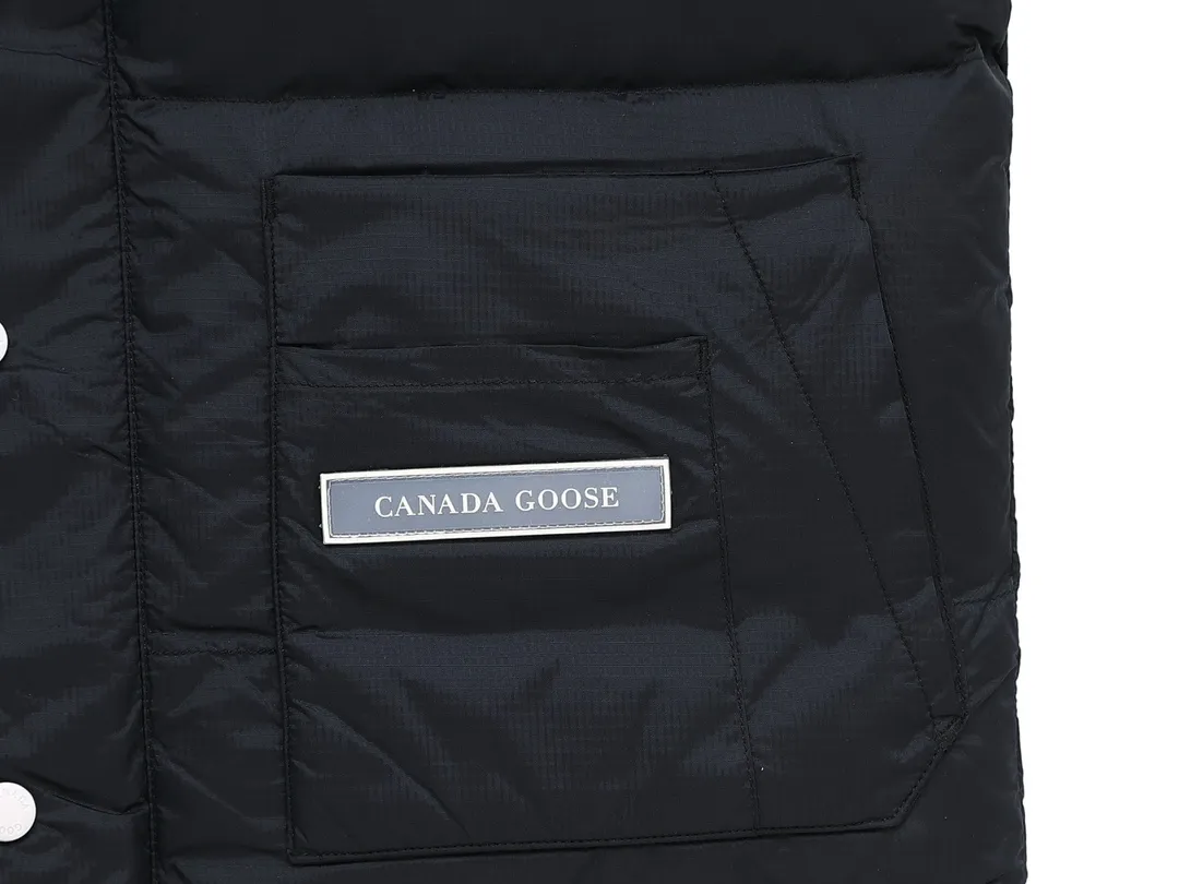 P480 Black] Canadagoose/Canada Goose White Label Glacier Down Vest Canada Goose's new "Northern Lights Series" down vest Canada Goose's new "Northern Lights" Northern Lights White Label Down Vest is on sale! The light and layered colors give people the feeling of being trapped in the mist around icebergs and glaciers. It can be said to be very dreamy! Original YKK zipper, Size:XS-XXL